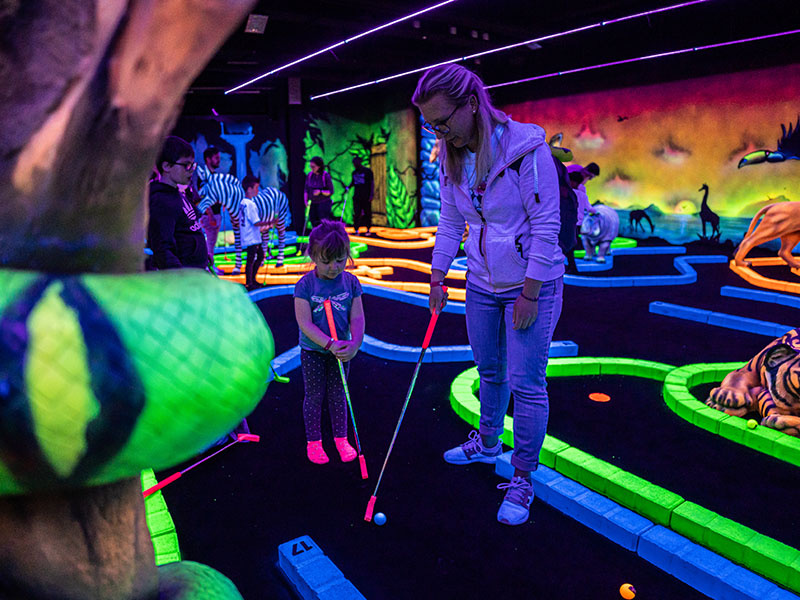 Kids fluorescent mini golf Rennaz Villeneuve Vaud